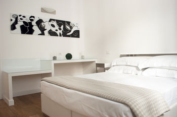 Фото Lhp Suite Napoli - Parco Margherita