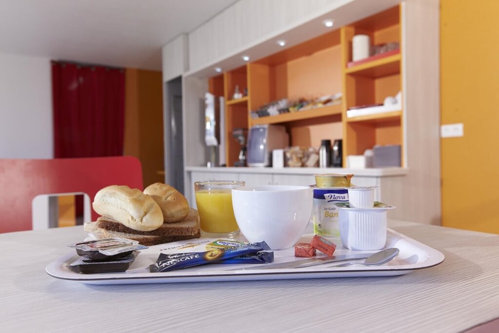 Фото Premiere Classe Cherbourg - Tourlaville