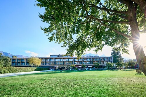 Гостиница Deltapark Vitalresort в Туне