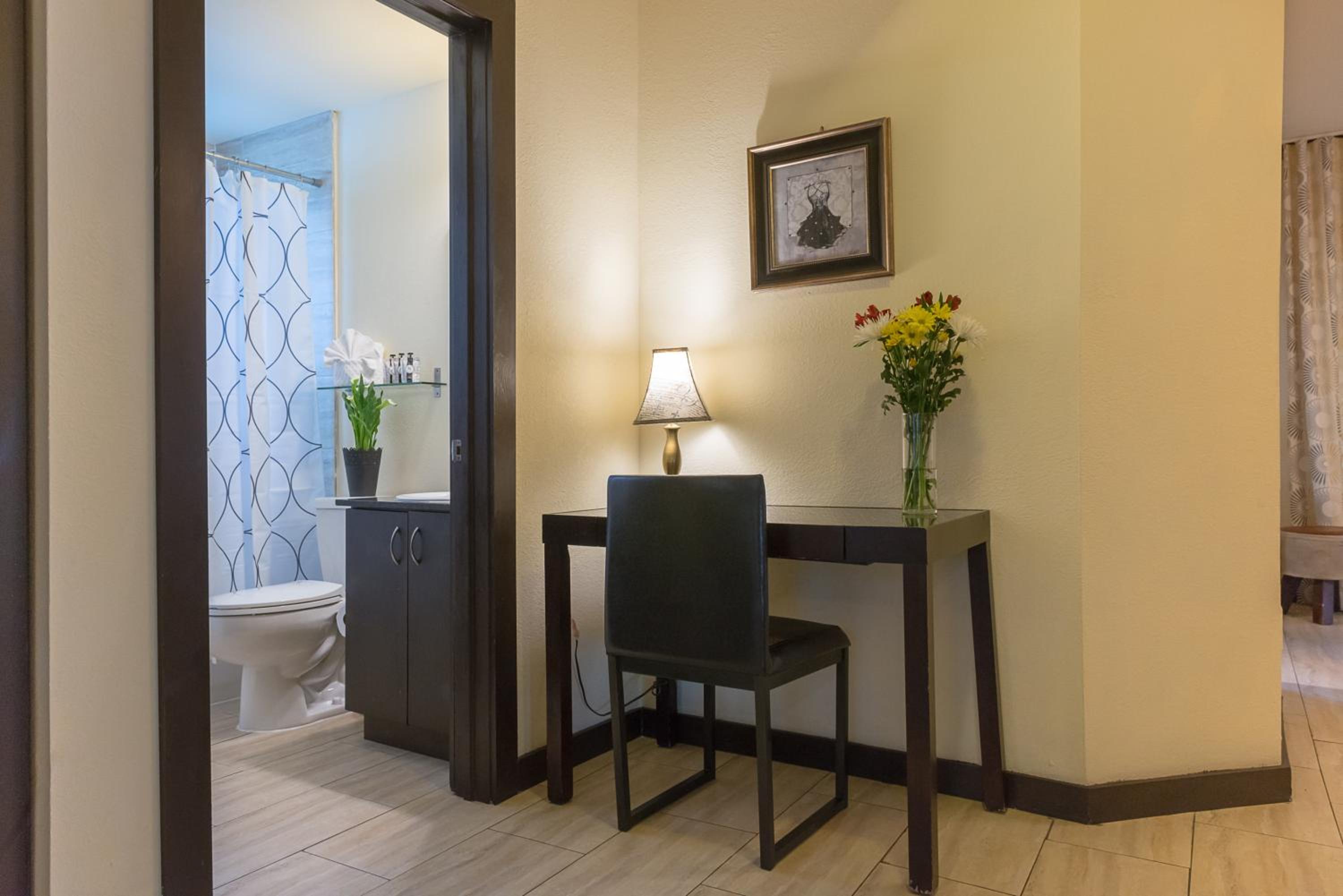 Фото Tradewinds Apartment Hotel, a South Beach Group Hotel