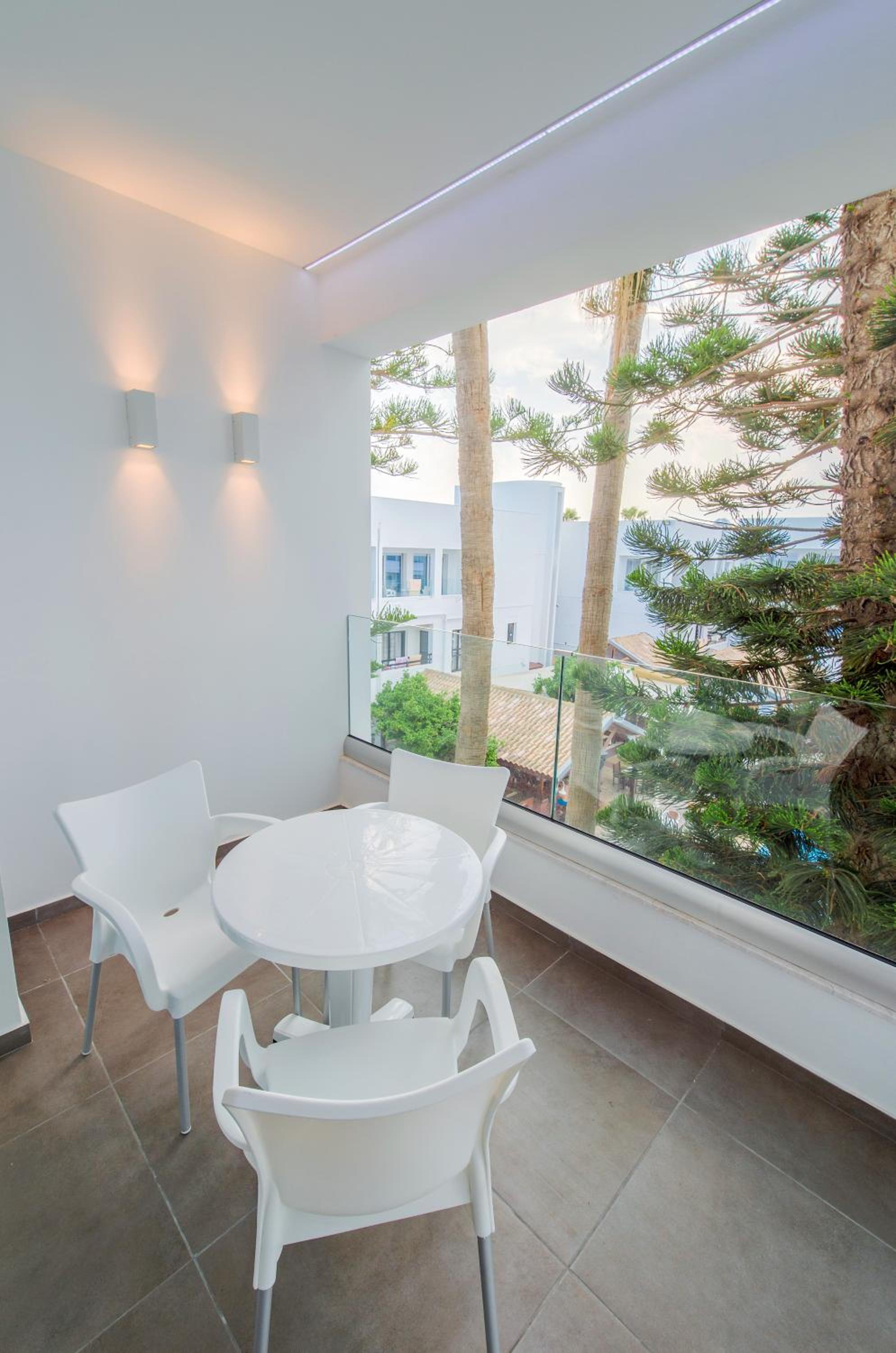 Фото Anthea Hotel Apartments