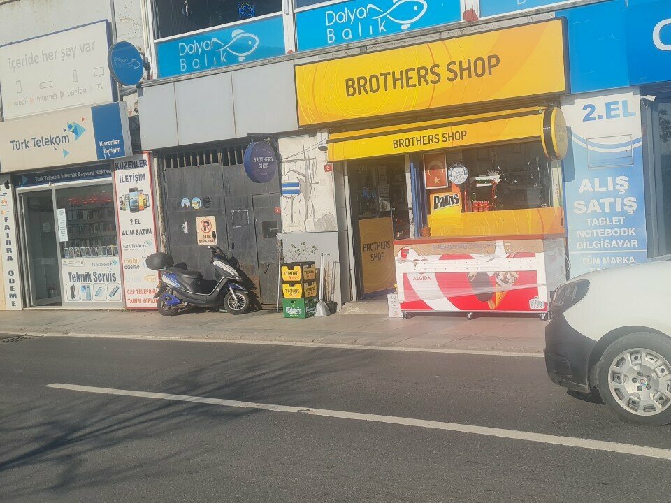 Beer shop Brothers Liquor Buffet, Istanbul, photo