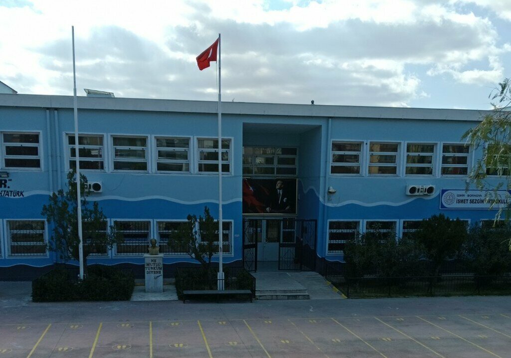 School Ismet Sezgin Middle School, Izmir, photo
