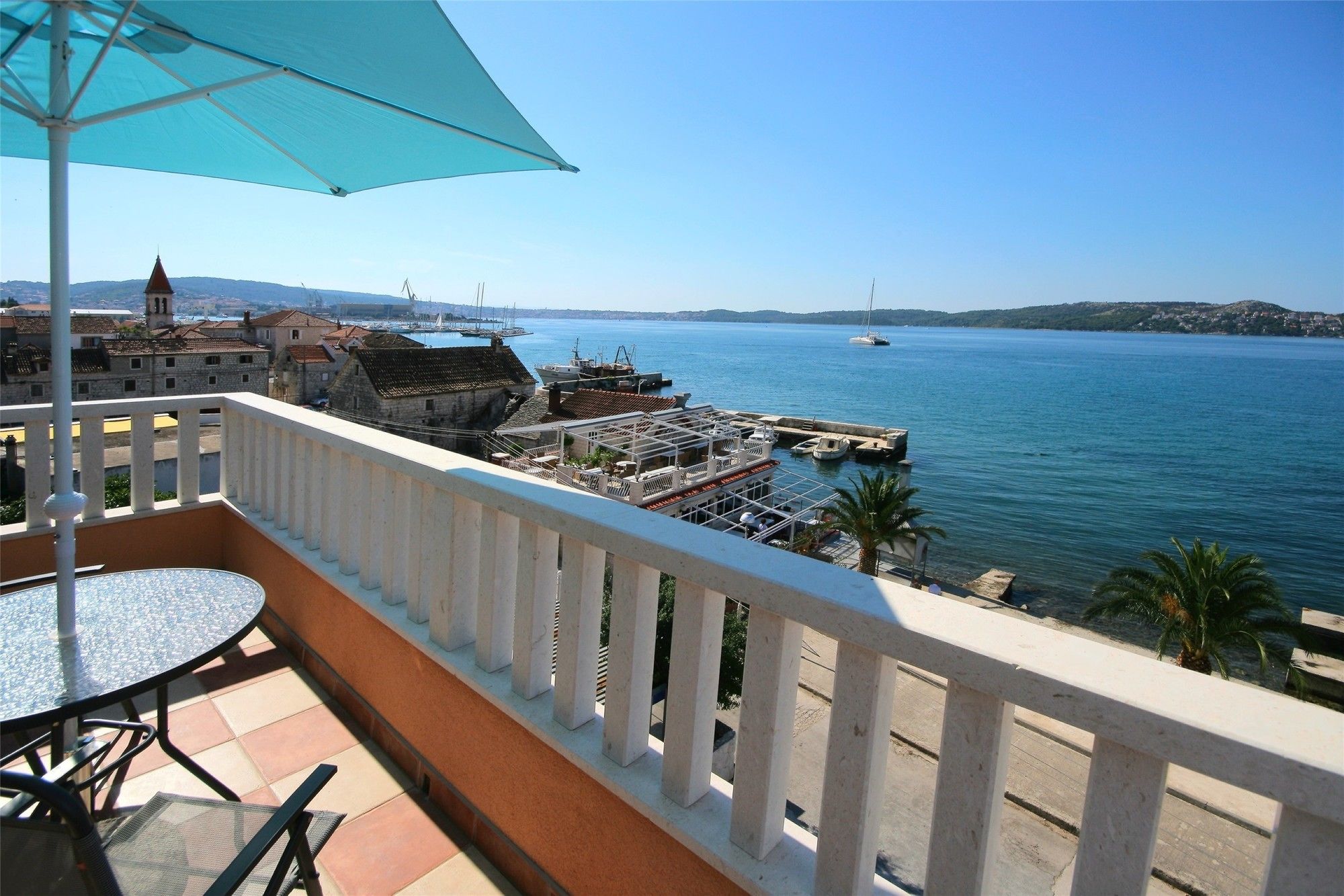 Фото Kaja - right next to the beach