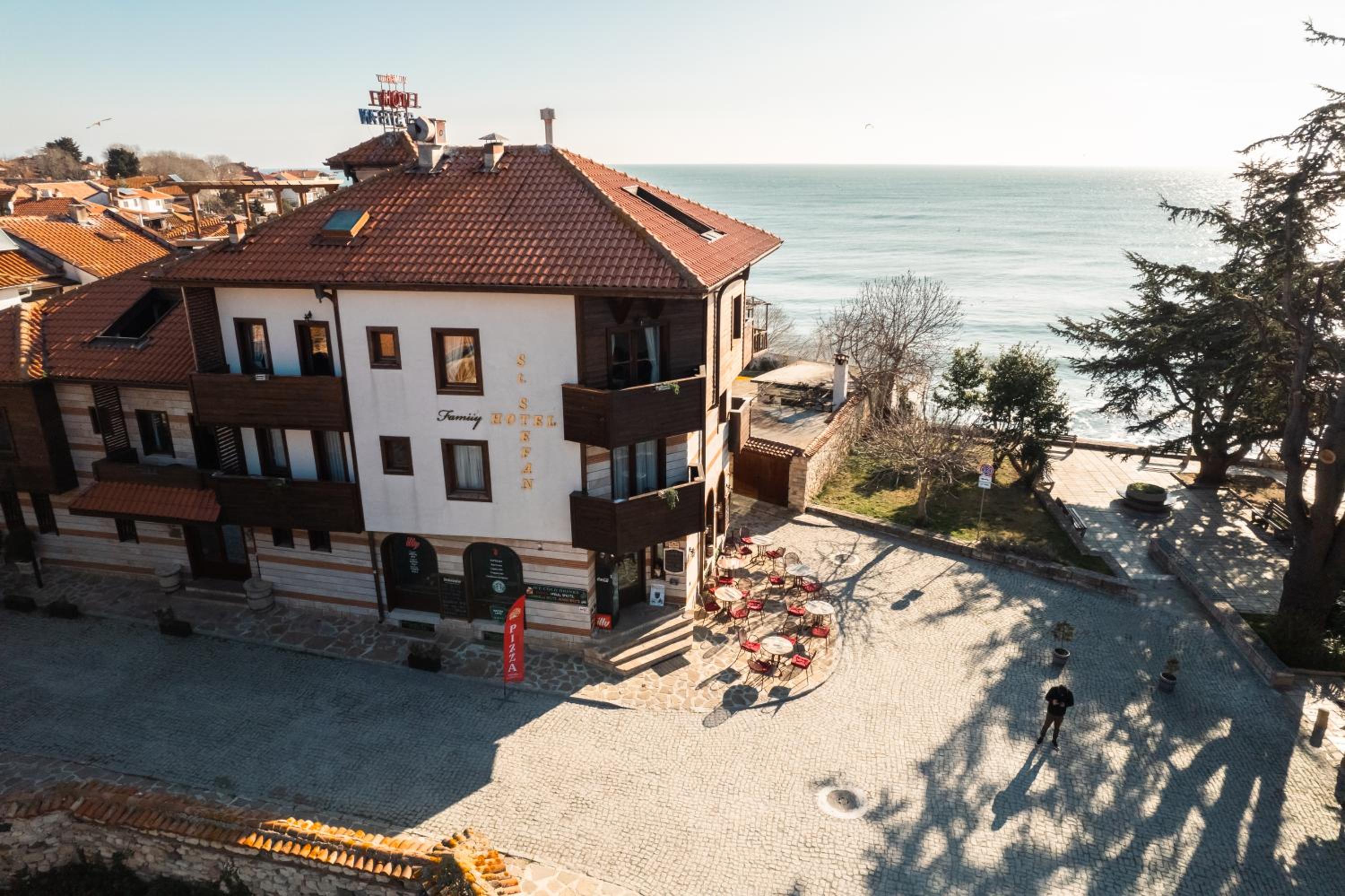 Фото отеля 2