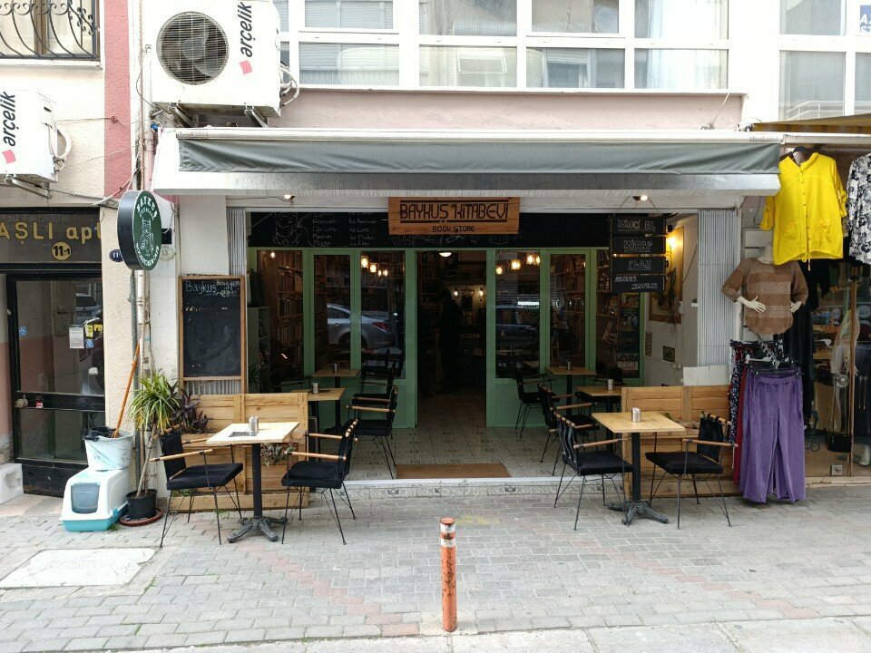 Книжный магазин Baykuş Kitabevi - Sahaf ve Kafe, Измир, фото