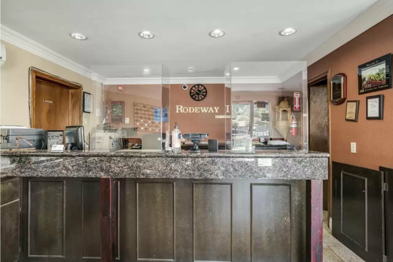 Фото Rodeway Inn Old Town Temecula