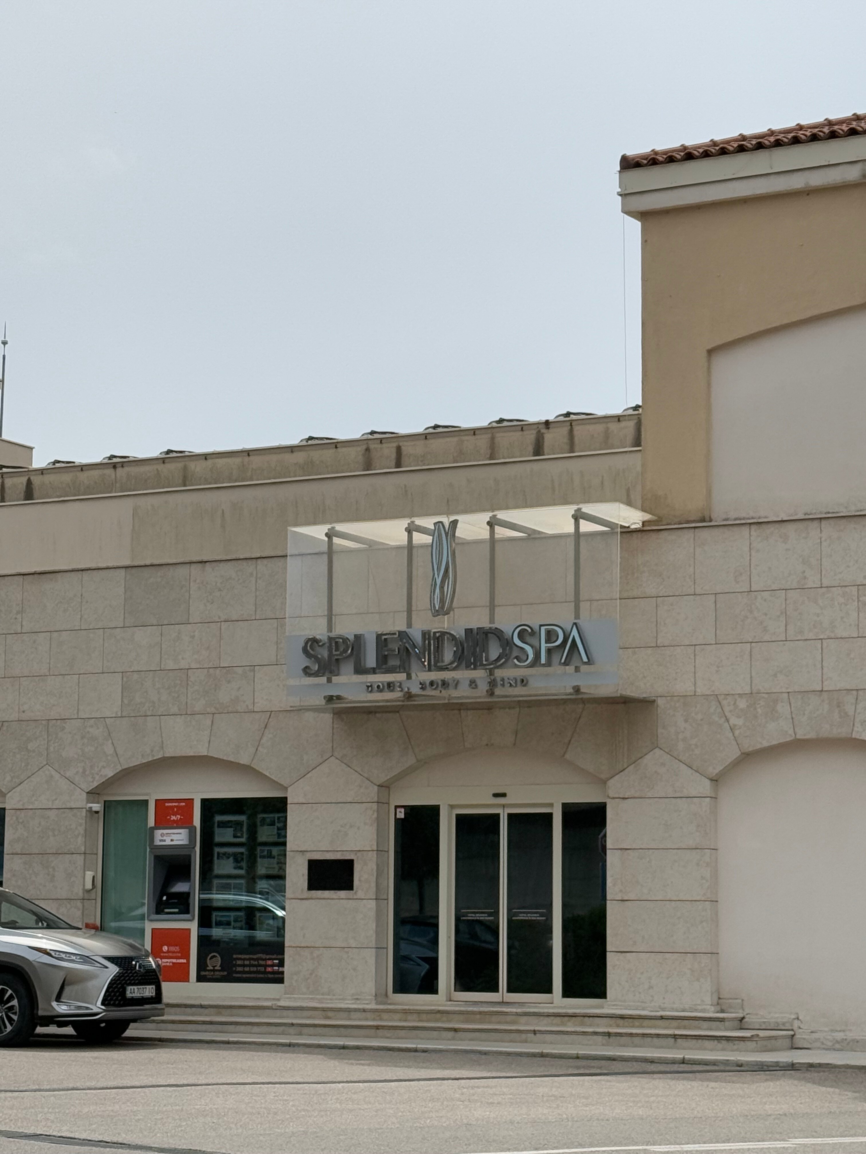SPA Splendid