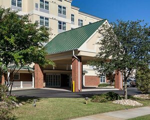 Гостиница Comfort Inn & Suites Virginia Beach - Norfolk Airport