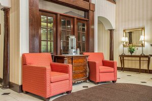 Гостиница Comfort Inn & Suites Ft. Jackson Maingate