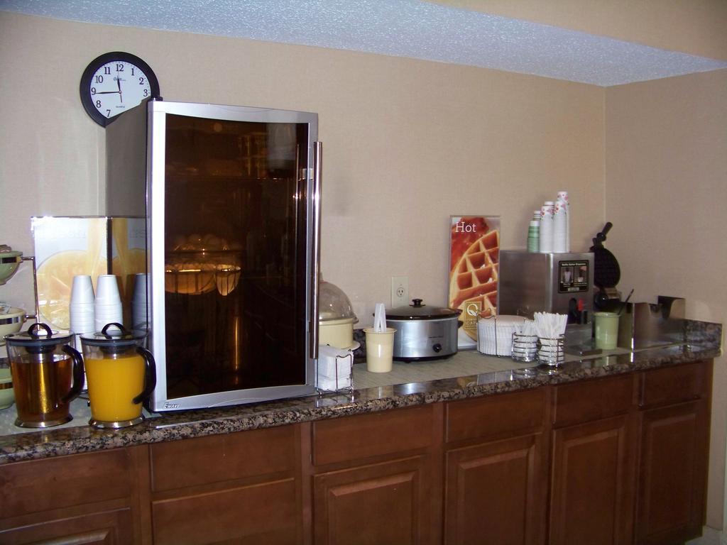 Фото Quality Inn Huntersville near Lake Norman