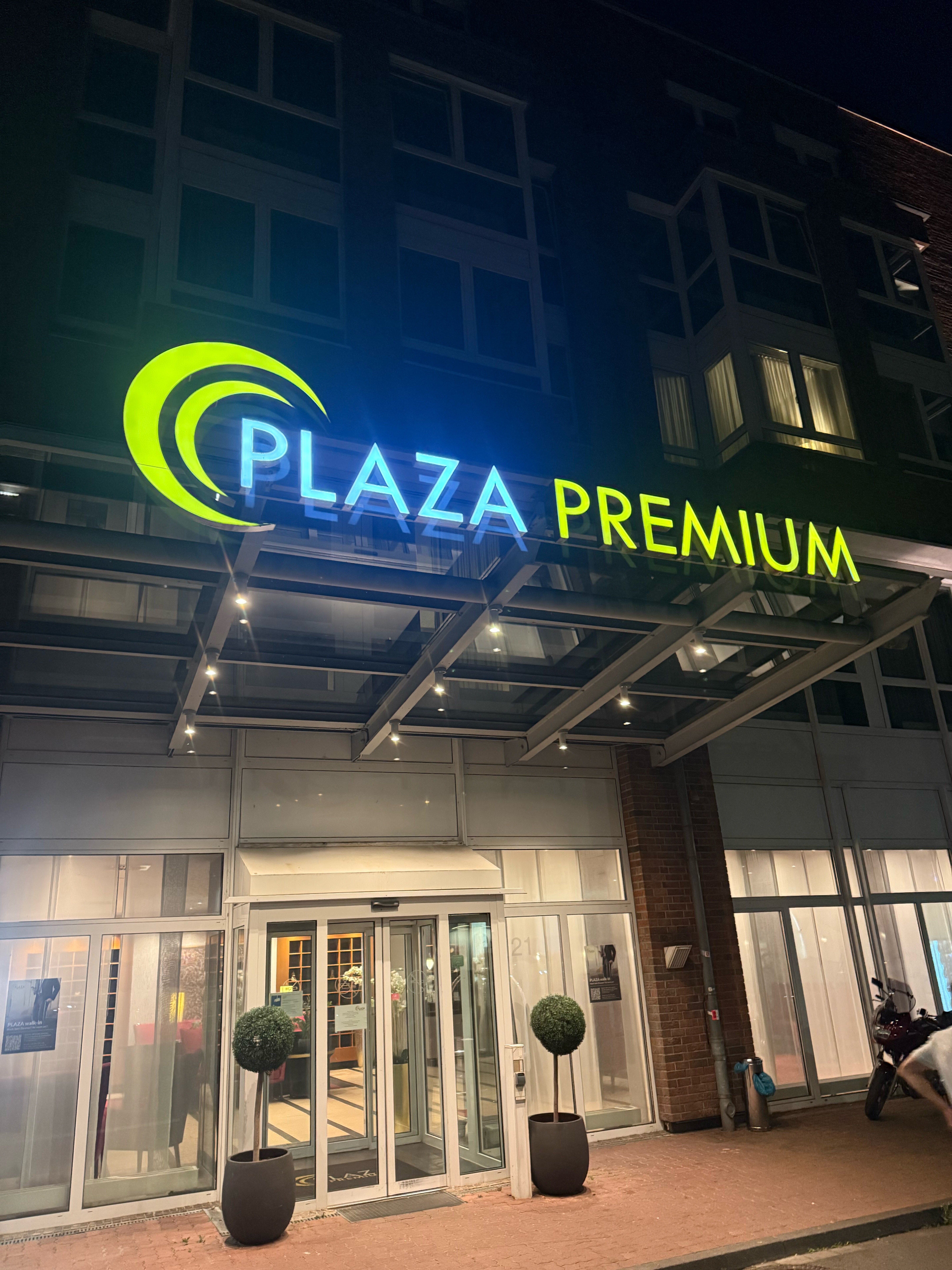 Фото Plaza Premium Köln
