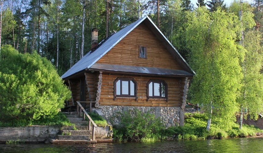 Дом у реки россия
