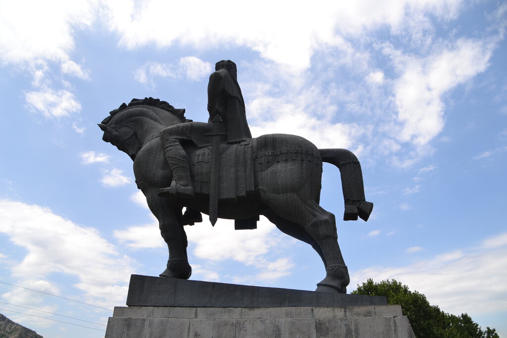 Памятник, мемориал В. Горгасали, Тбилиси, фото