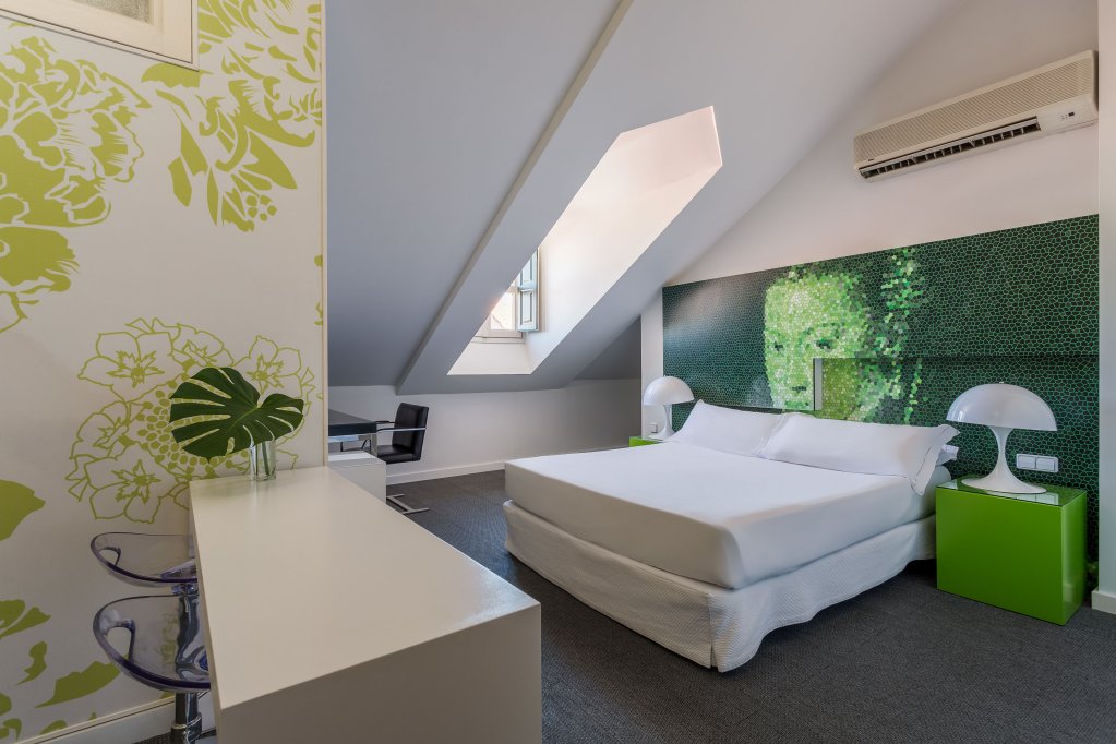 Фото Hotel Room Mate Laura