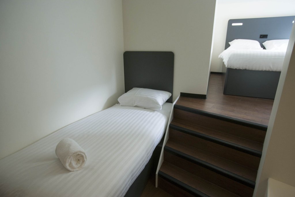 Фото EasyHotel Rotterdam City Centre