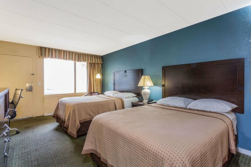 Гостиница Travelodge by Wyndham Virginia Beach в Вирджиния-Бич