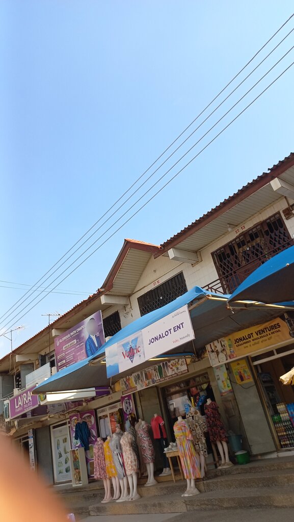 Clothing store Button Up Boutique, Accra, photo