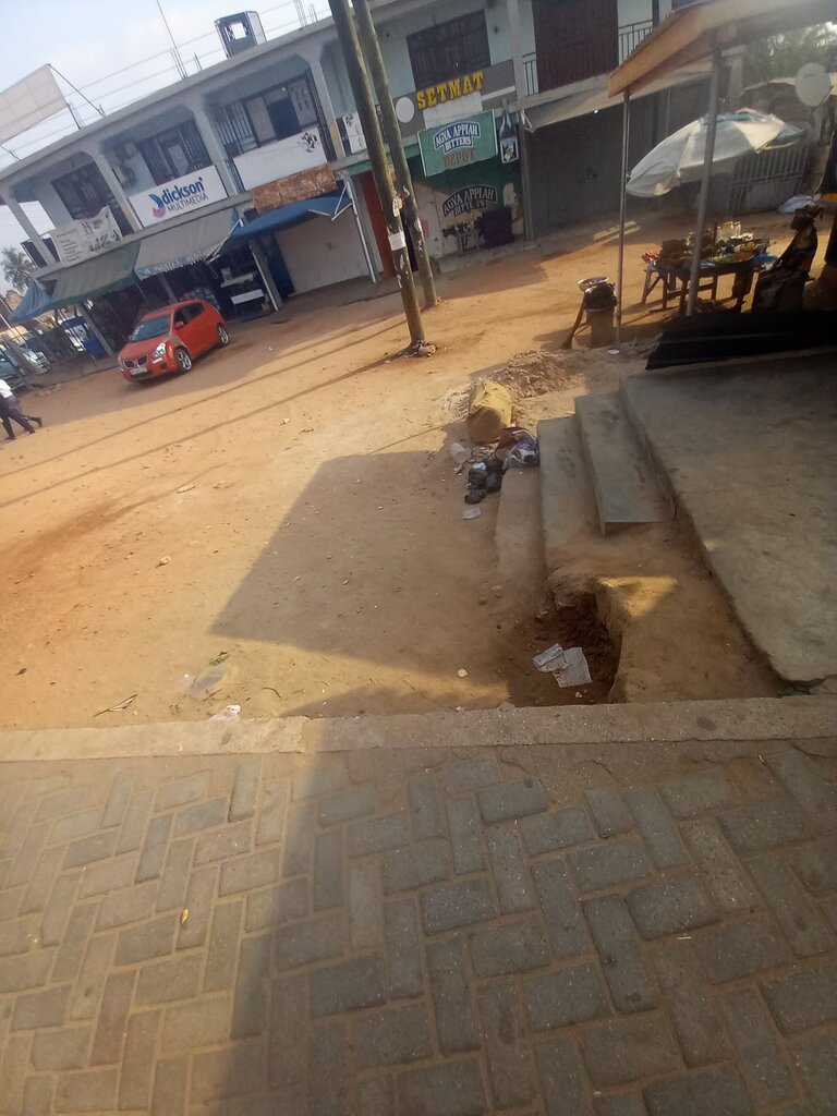 Computer store Setmat, Accra, photo