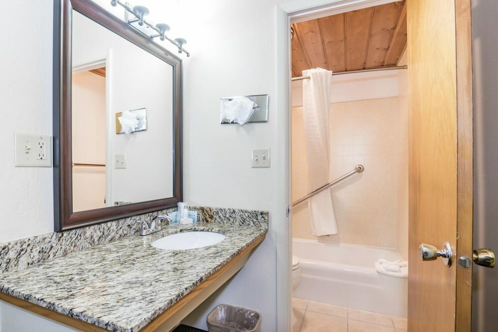 Фото Teton West Motel