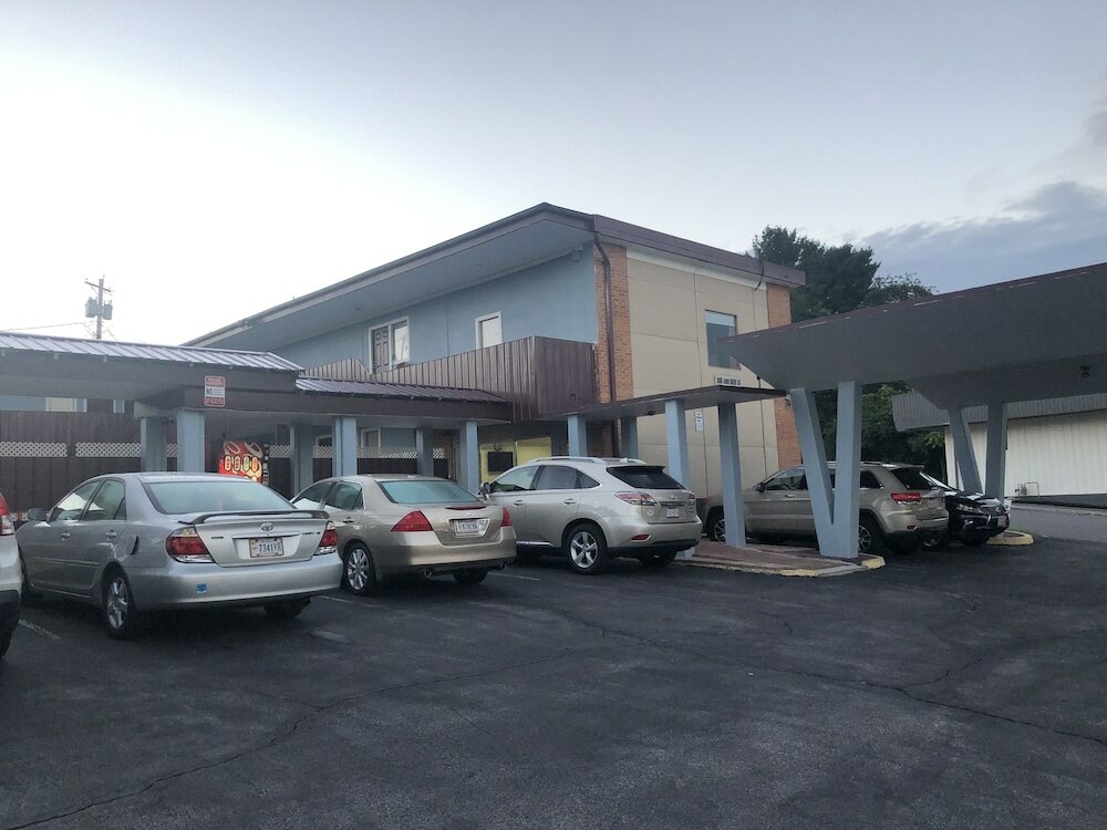 Фото Red Carpet Inn Blacksburg