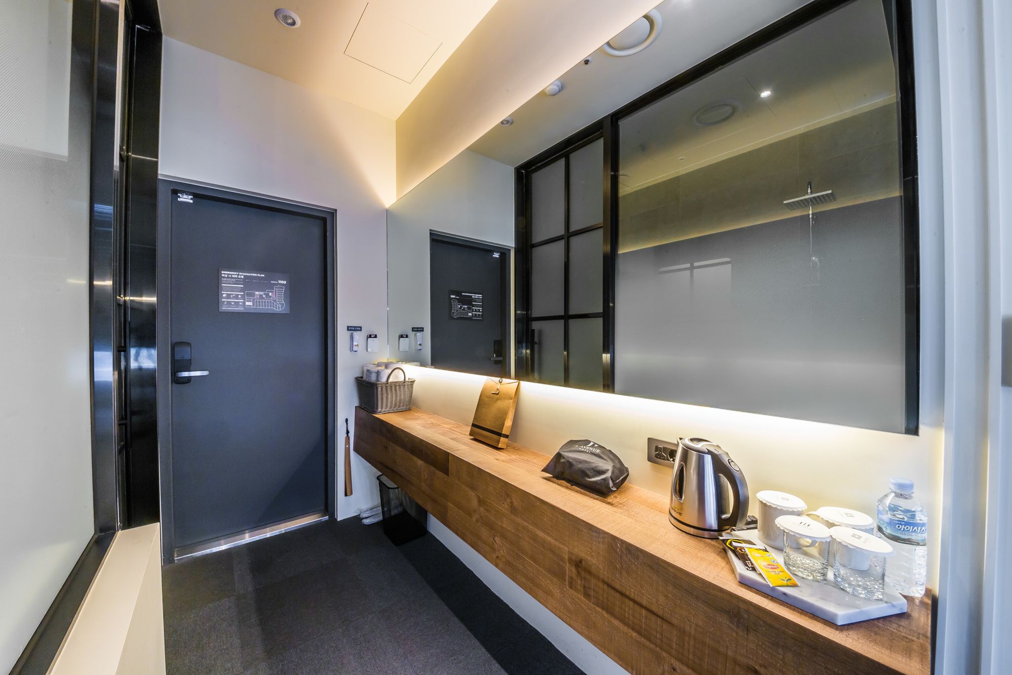 Фото H Avenue Hotel