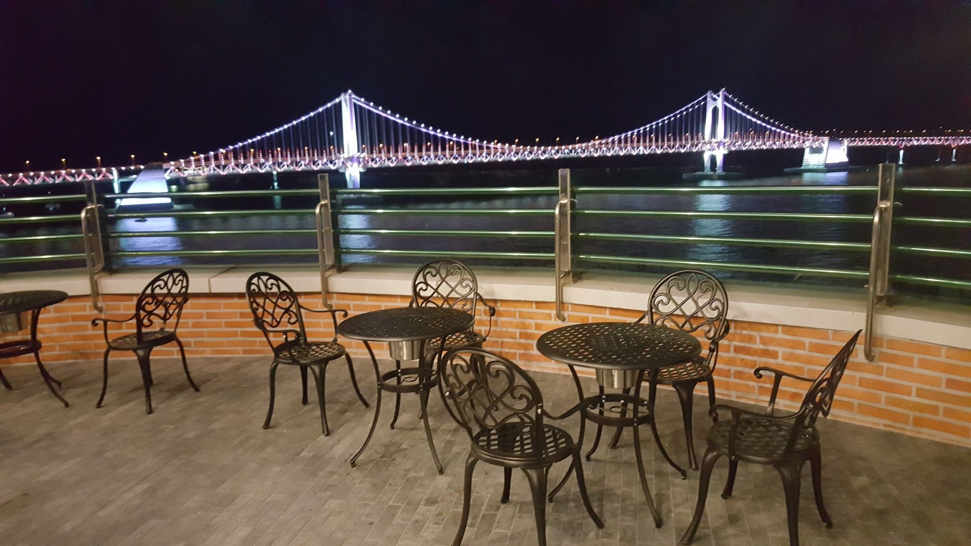 Фото H Avenue Hotel