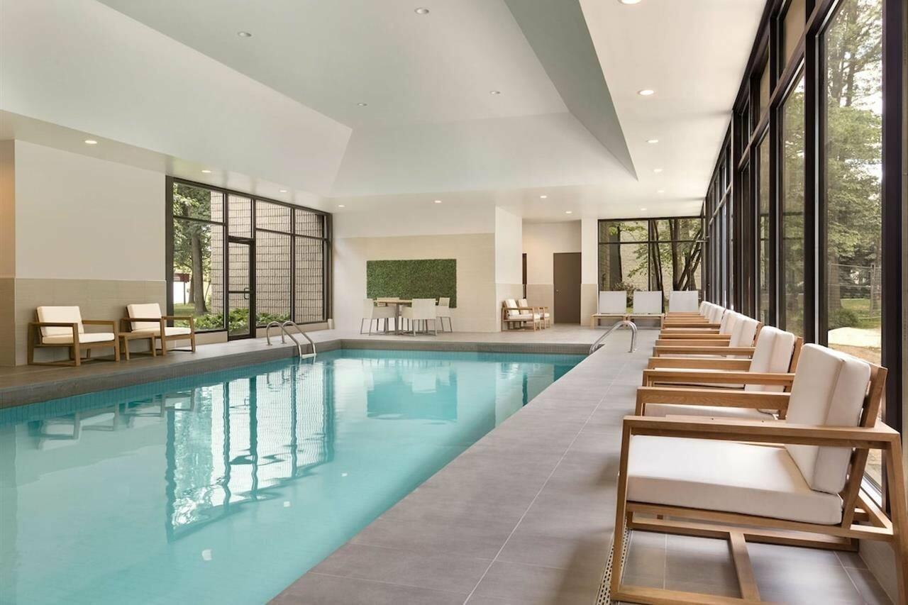 Фото DoubleTree by Hilton Toronto Airport
