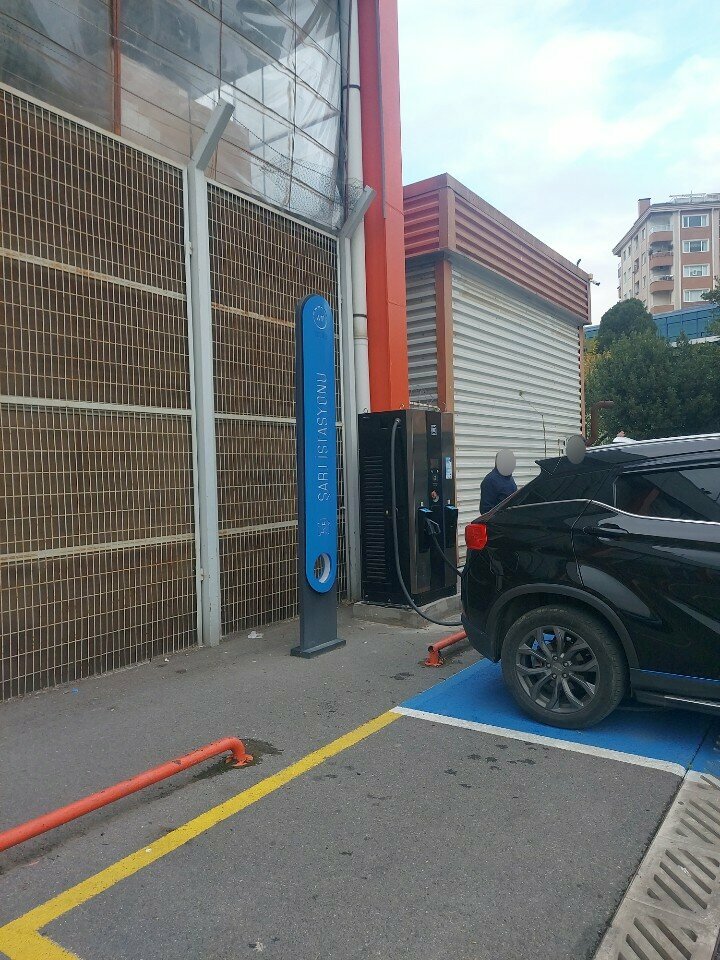 Electric car charging station Wat Mobility Electric Vehicle Charging Station, Istanbul, photo