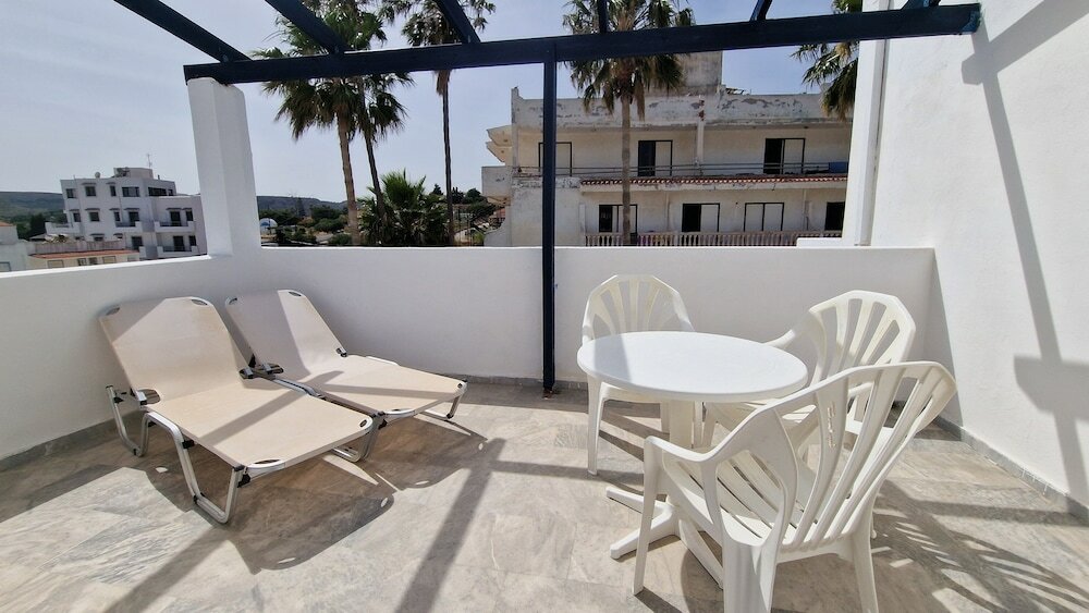 Фото Kaloxenia Apartments