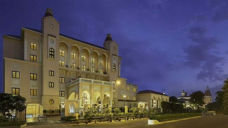 Гостиница Dlf City Club 5 в Гургаоне