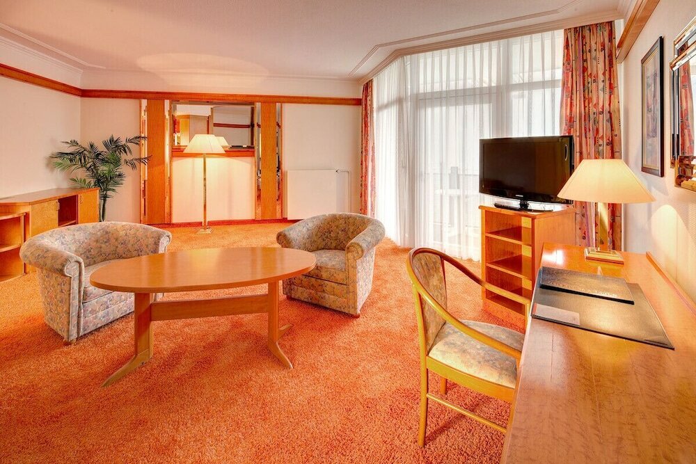 Фото La Strada Hotel