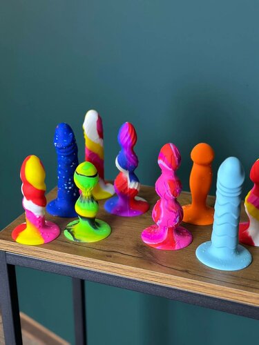 Ол күйеуі ұйықтап жатқанда алдады.