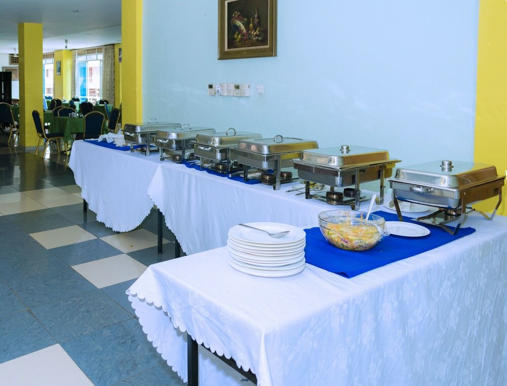 Фото Aponye Hotel