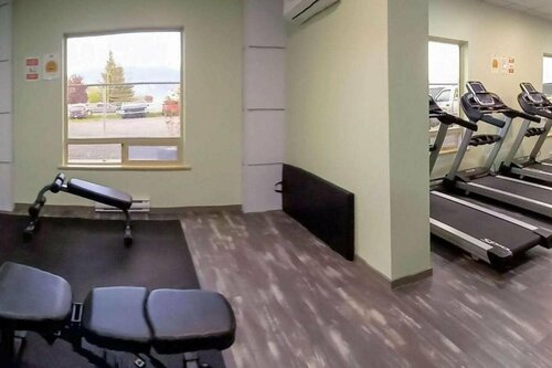 Гостиница Quality Inn Sunshine Suites в Террасе