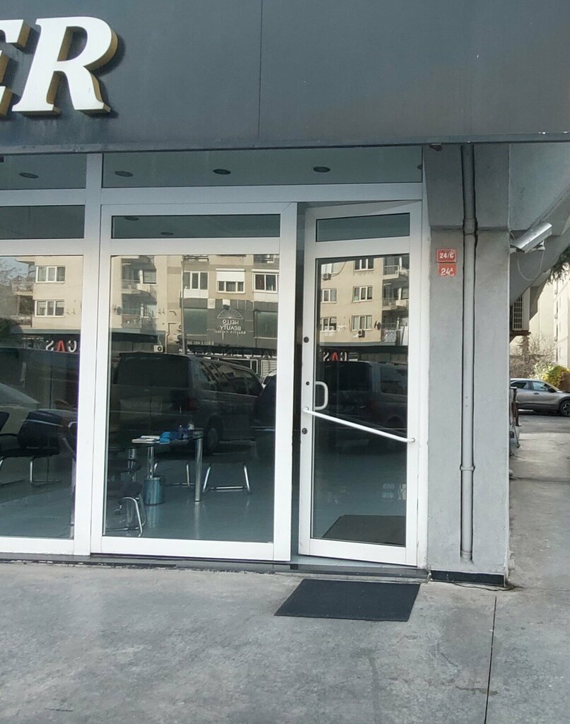 وكلاء سيارات Automotive During The Day ، اسطنبول، صورة