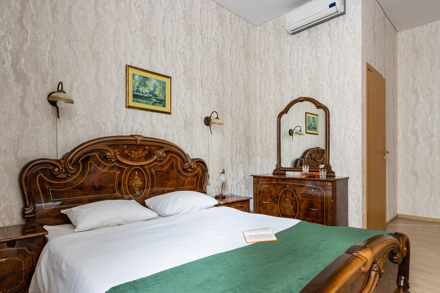 Фото Номера на Площади Восстания