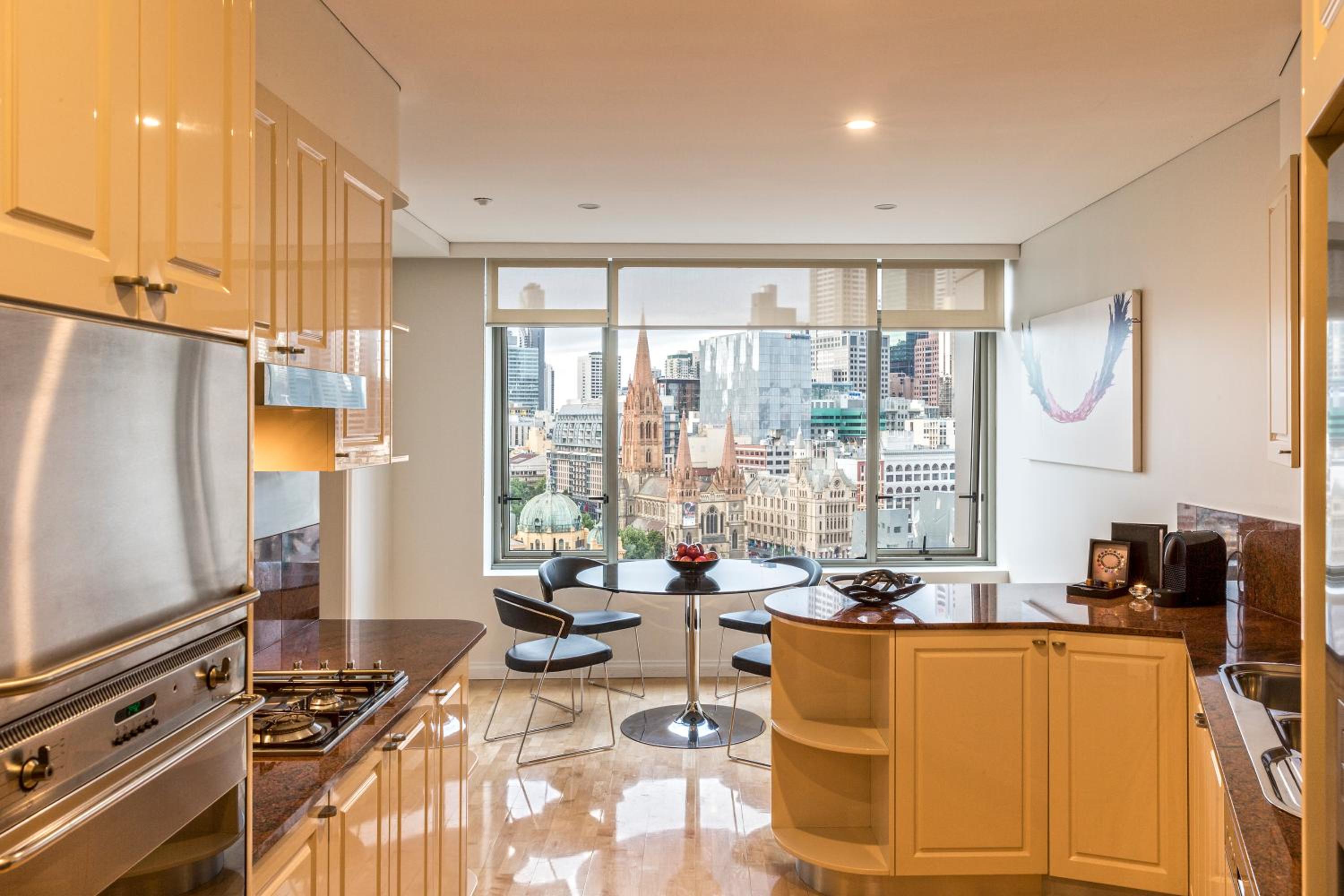 Фото Quay West Suites Melbourne