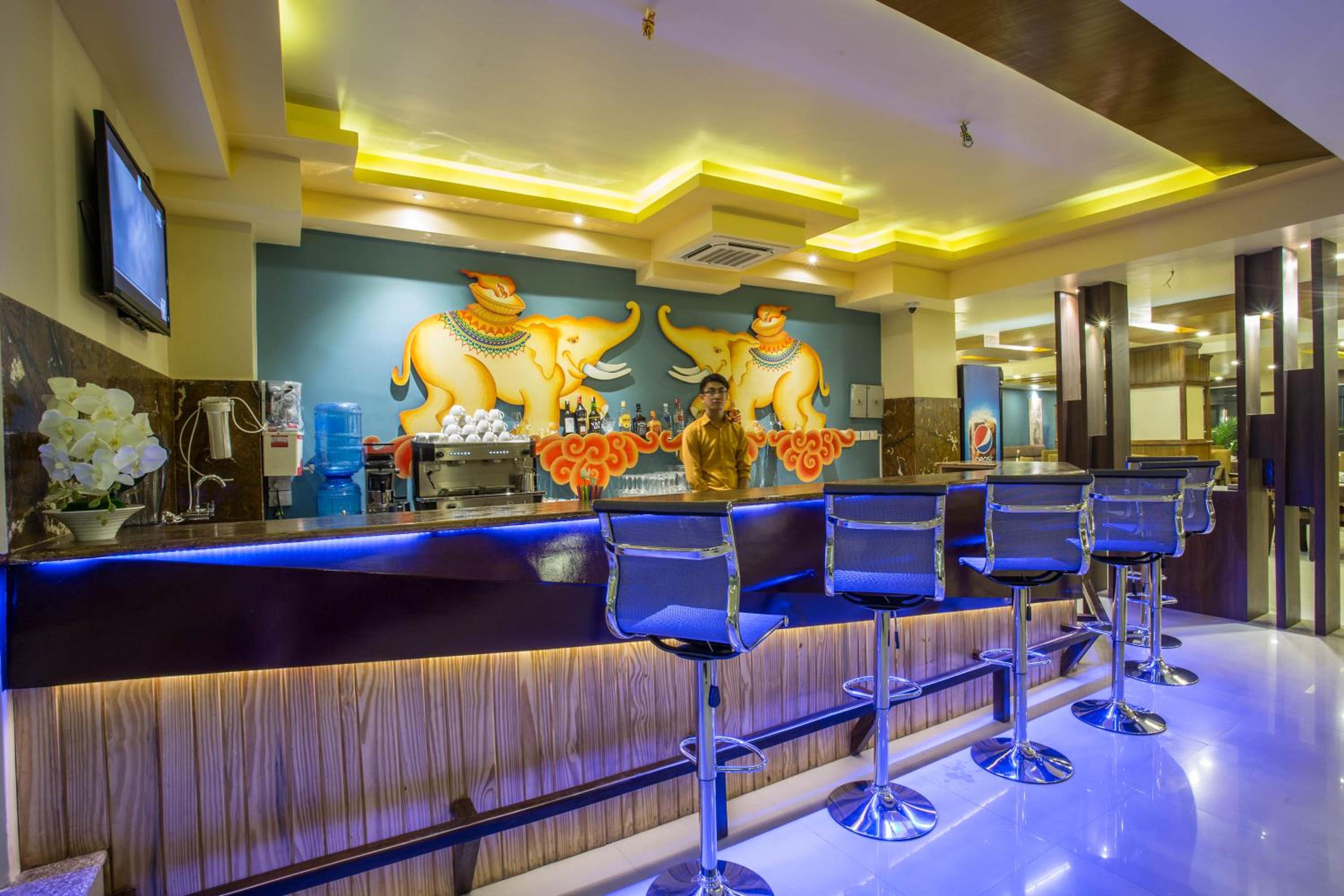 Фото Yatri Suites & SPA