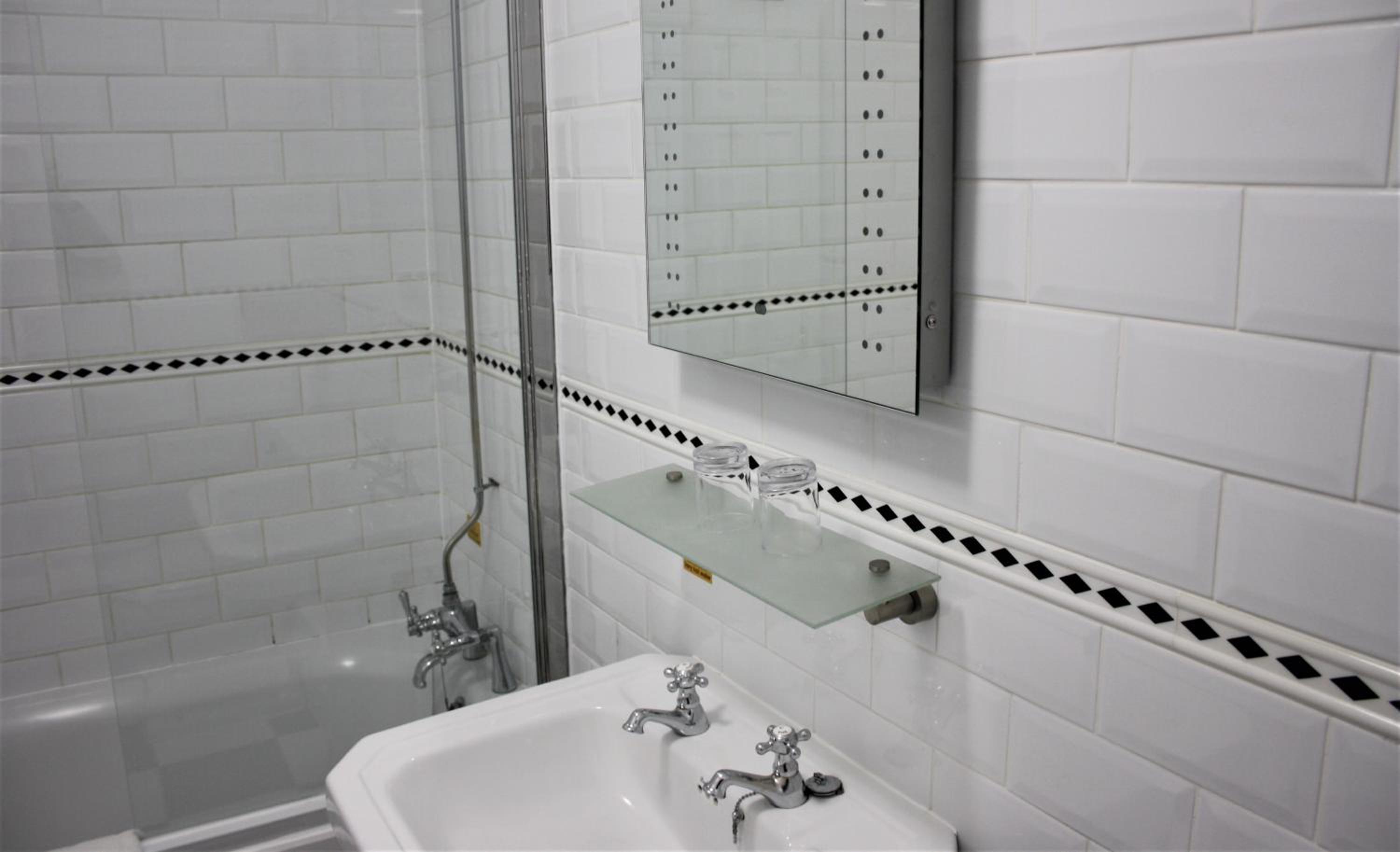 Фото The Canterbury Hotel