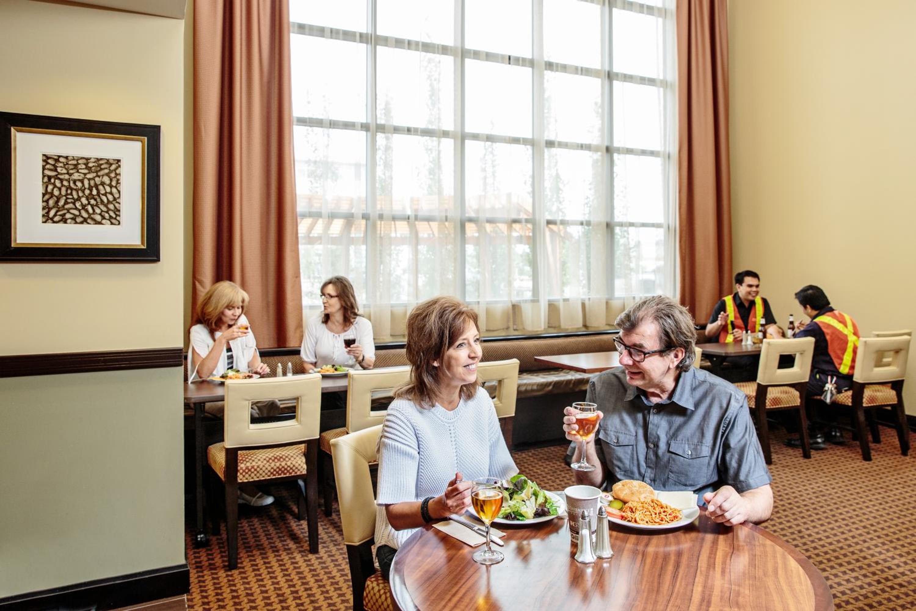 Фото Staybridge Suites West Edmonton