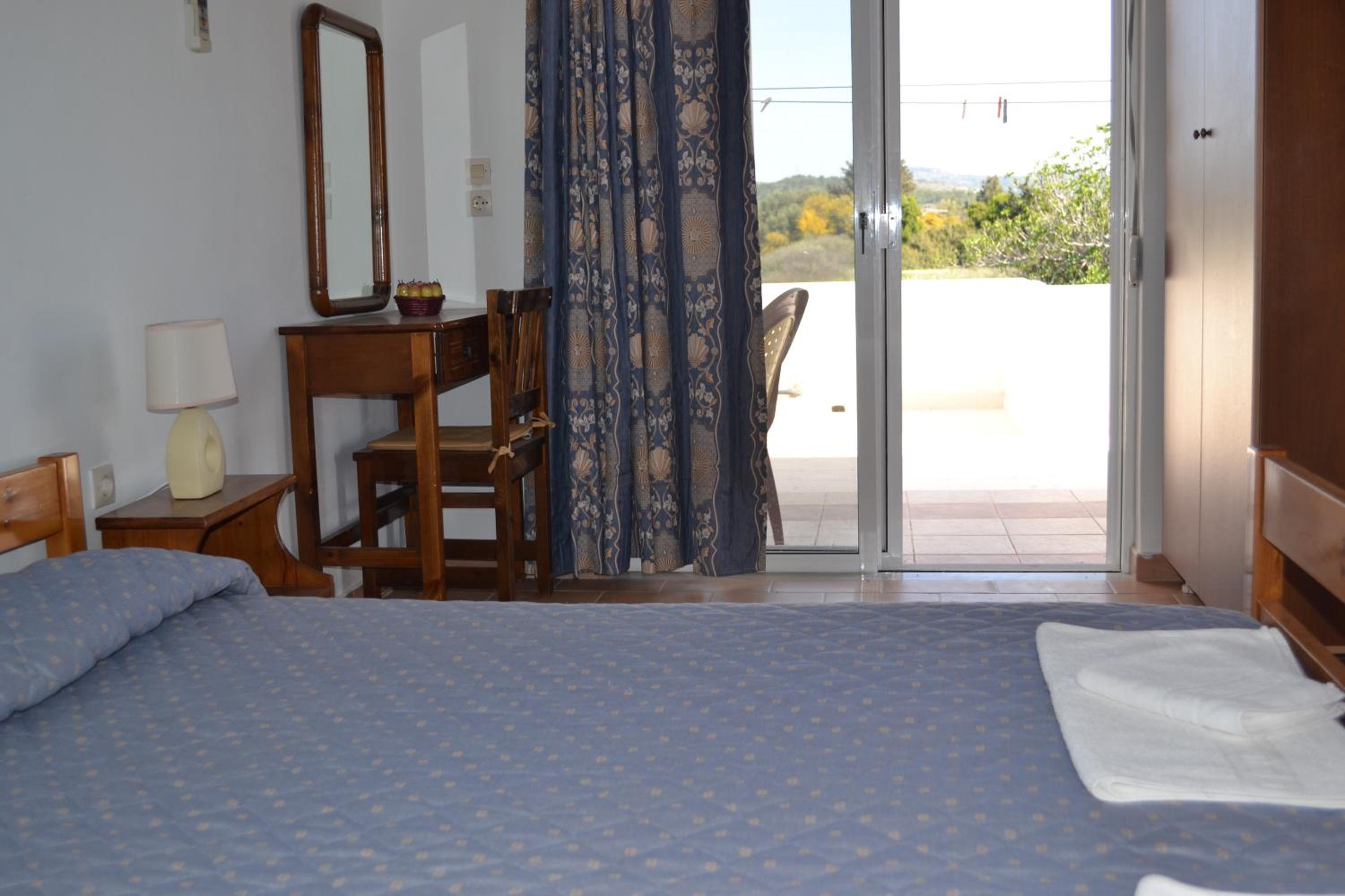 Фото Petasos Apartments