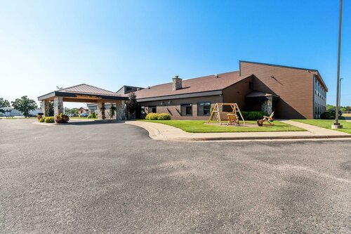 Гостиница Heartland Inn & Suites, SureStay Collection by Best Western в Нейшнел Сити