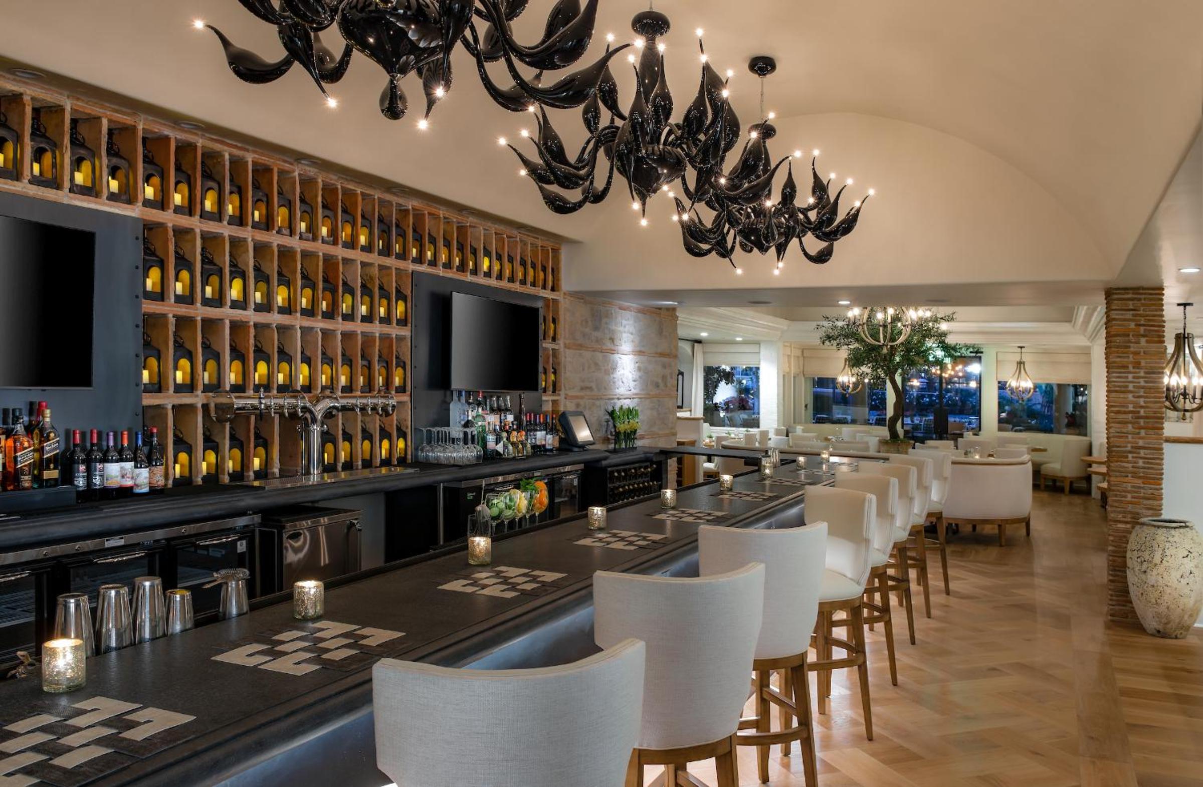 Фото Westlake Village Inn