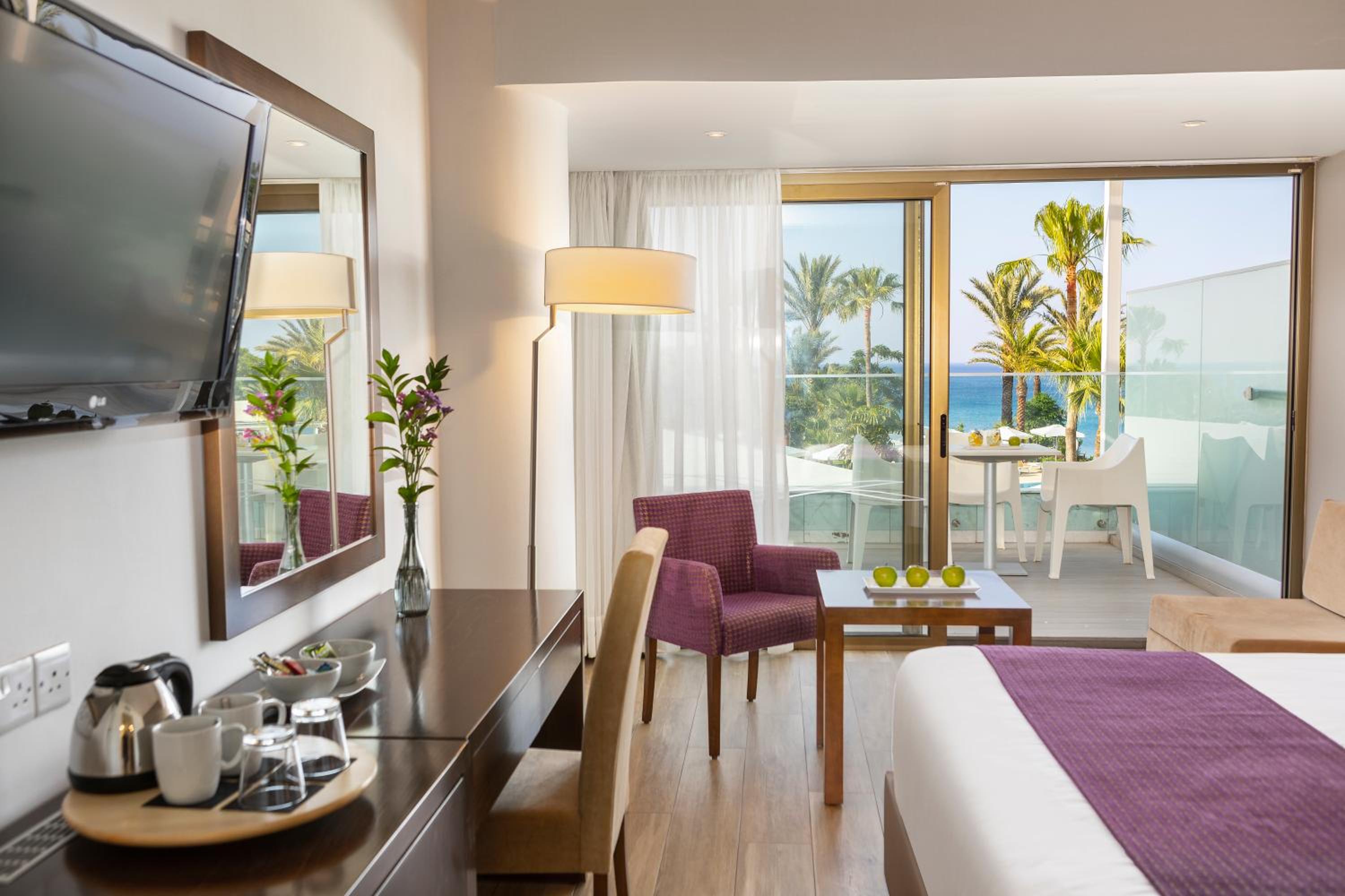 Фото Crystal Springs Beach Hotel