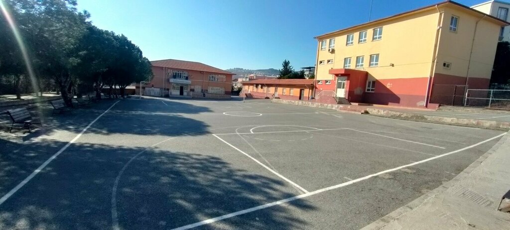 Primary school Zehra Hocahanim Primary School, Izmir, photo