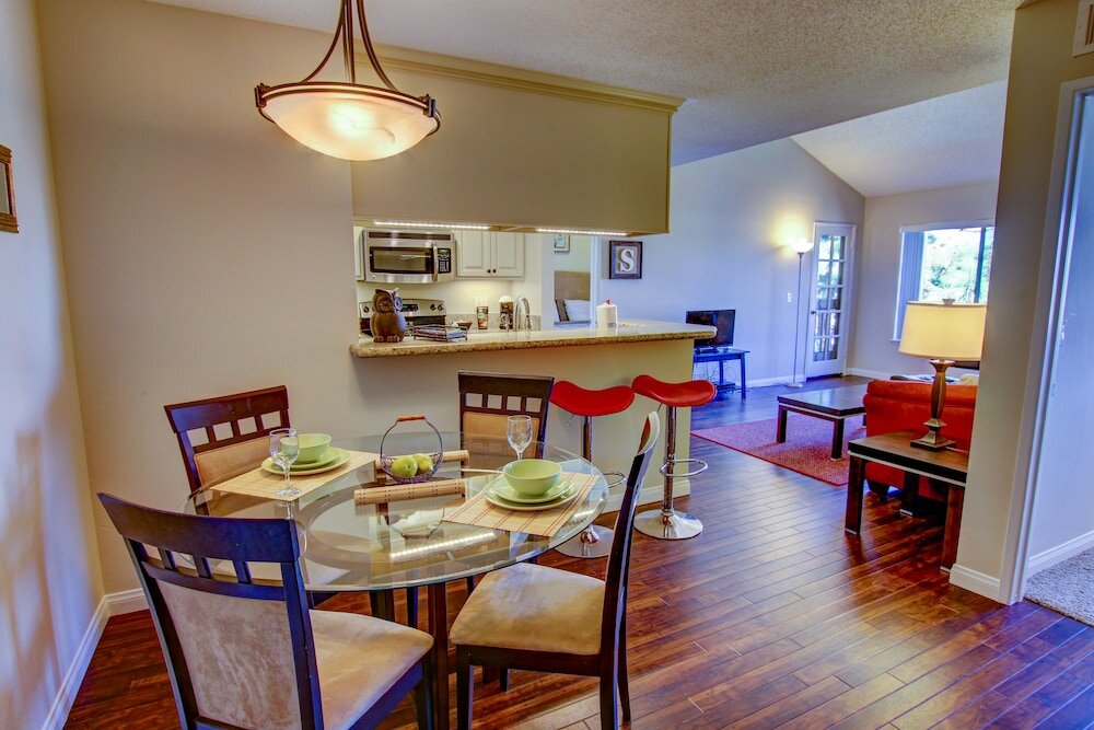 Фото Sunshine Suites at Hillcrest