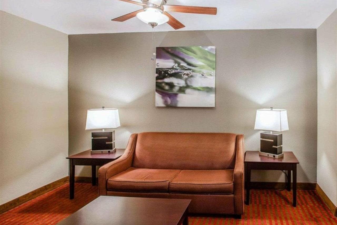 Фото Quality Suites Nashville Airport