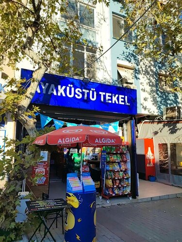 Sokak panoramaları: Ayaküstü Tekel, alkollü içecekler, Adnan