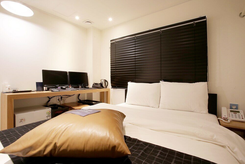 Фото Hotel Millhaus Shinchon